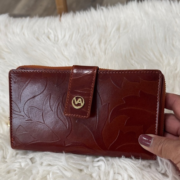 Valentina Leather Rich Brown Embossed Wallet NWOT - Picture 7 of 10